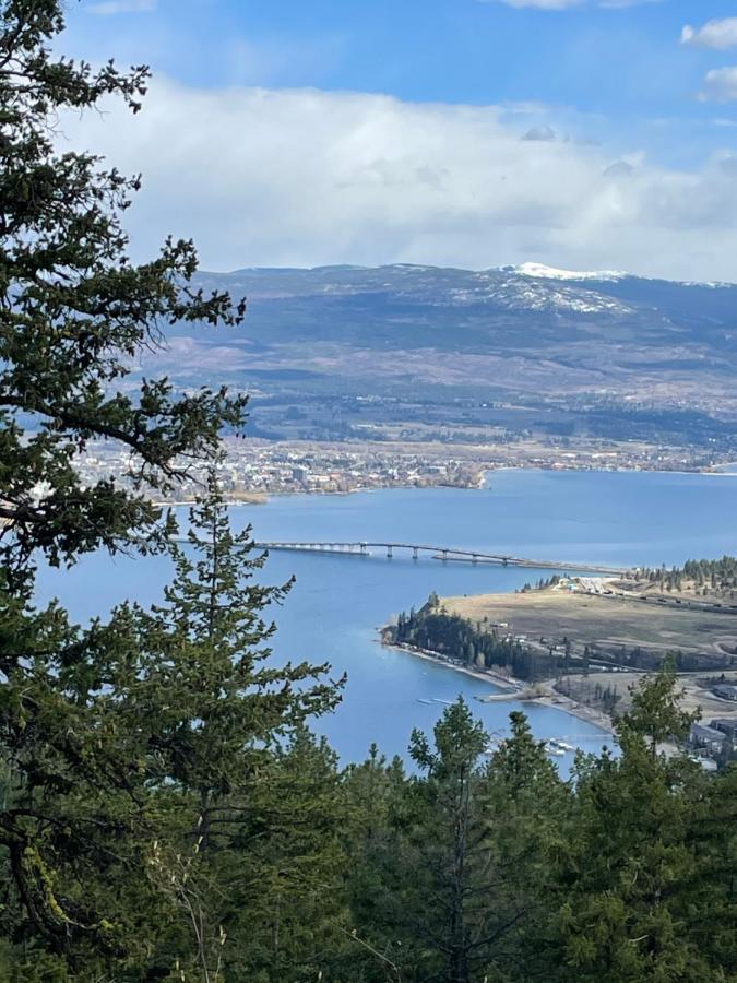 Les Chambres Roses West Kelowna Bagian luar foto